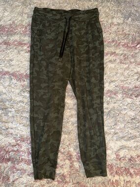 Lululemon green camouflage rulu joggers 12